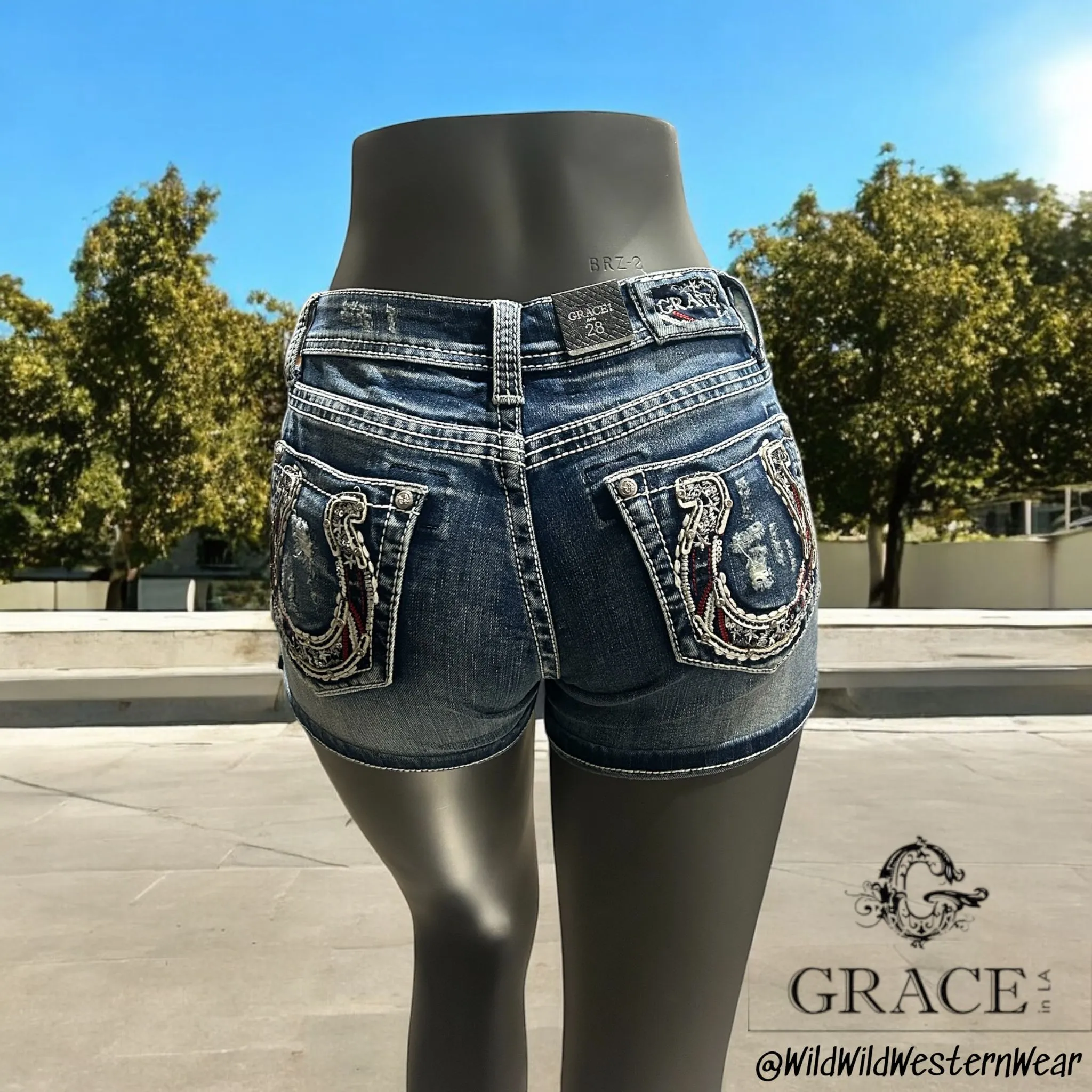Grace Jeans Horseshoe Detail Pockets Low Rise Jean Short JHW51782