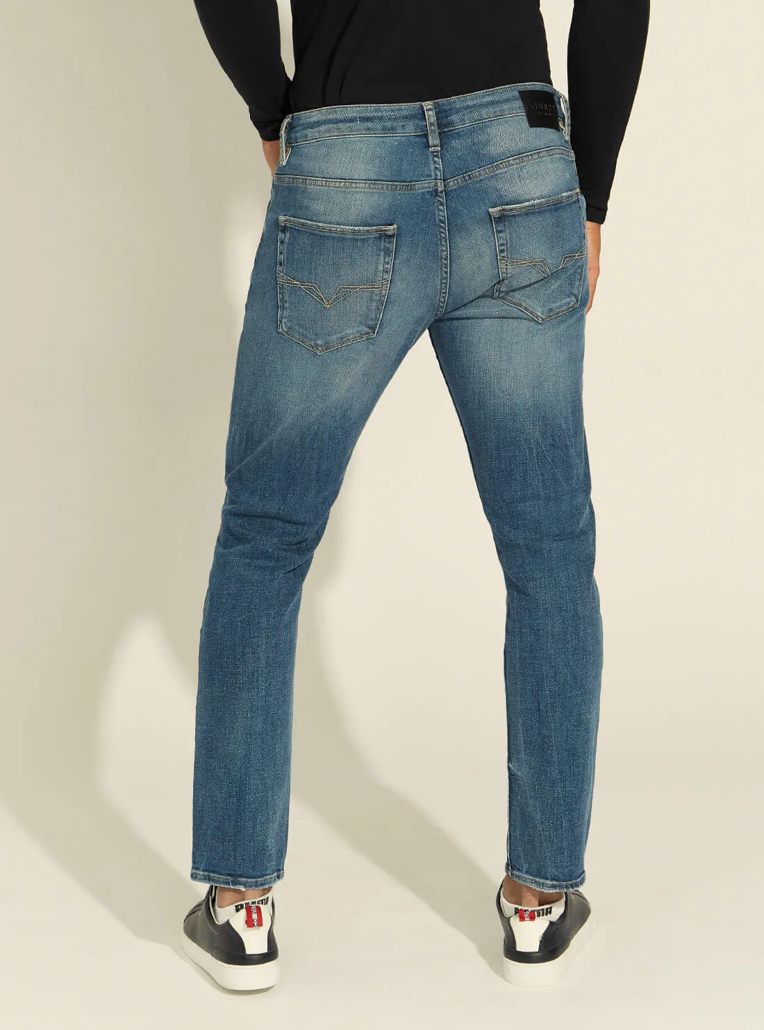 Mid-Rise Athletic Tapered Denim Jeans in Union Wash