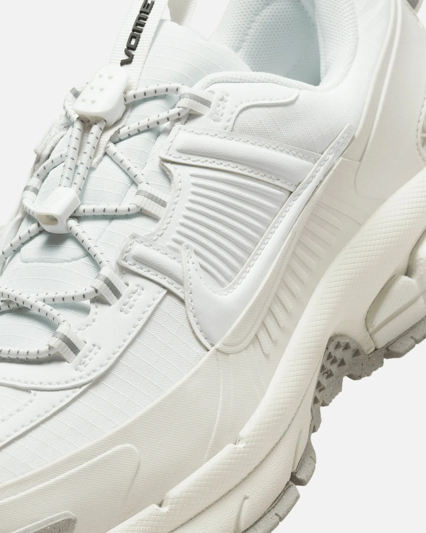Nike Women's Zoom Vomero Roam Summit White/Summit White