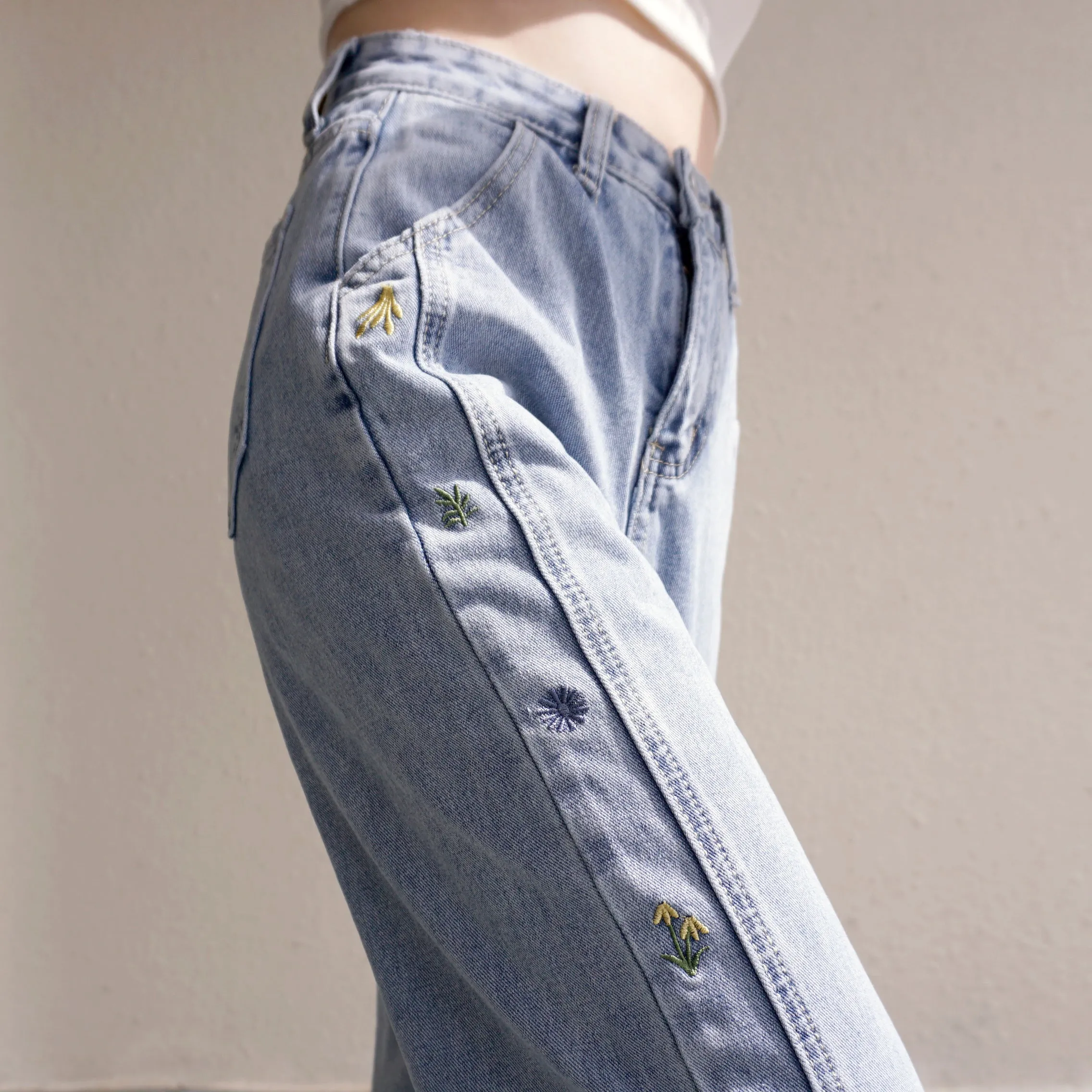 Wildflower Mom Jeans (Light Blue)