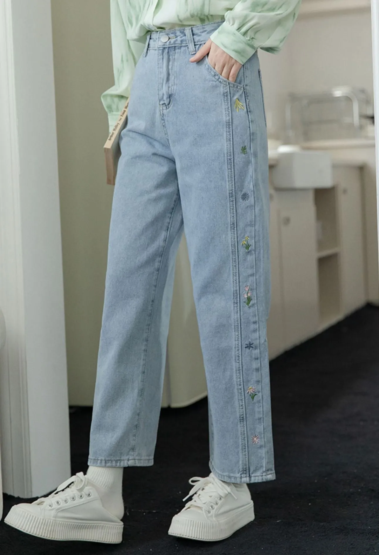Wildflower Mom Jeans (Light Blue)