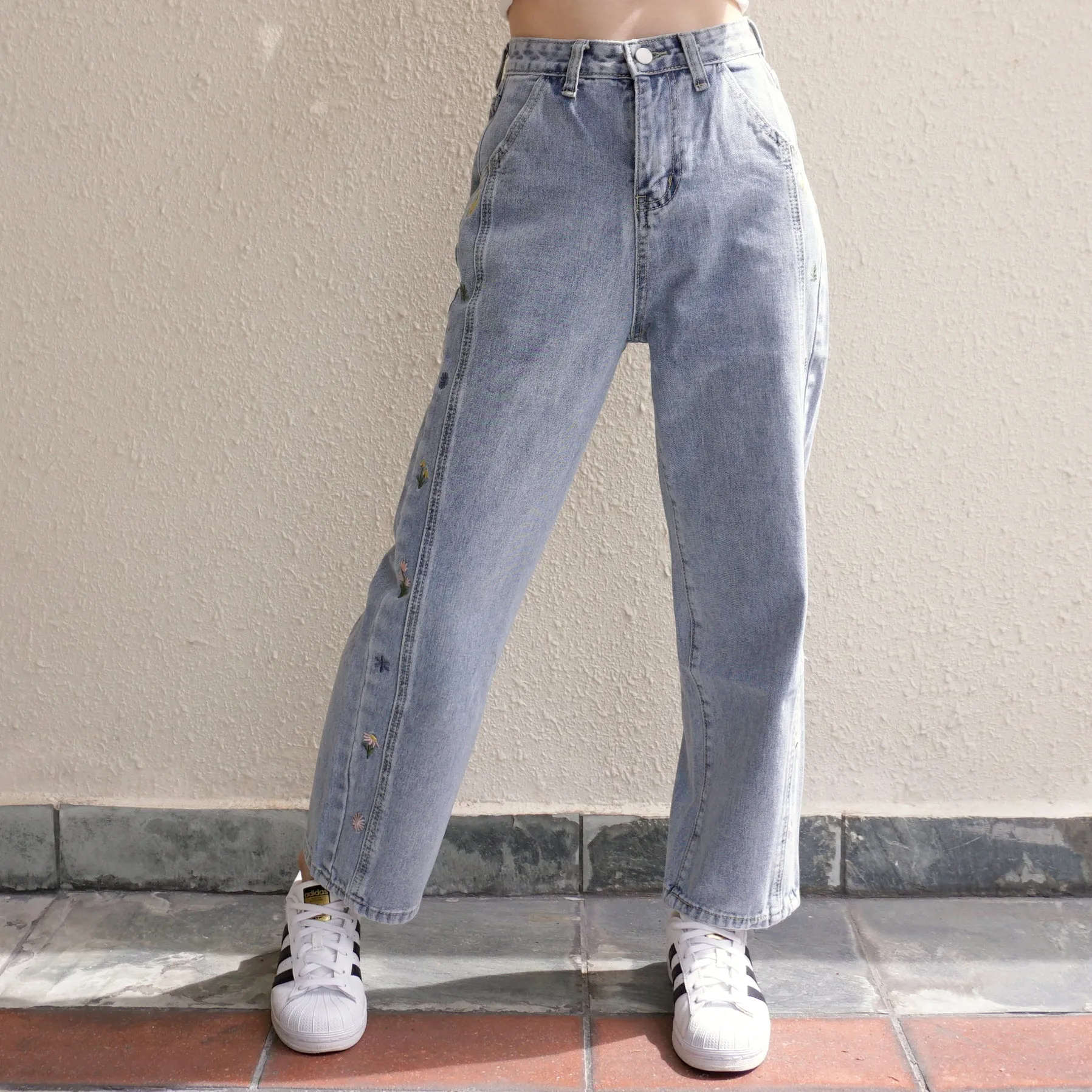 Wildflower Mom Jeans (Light Blue)