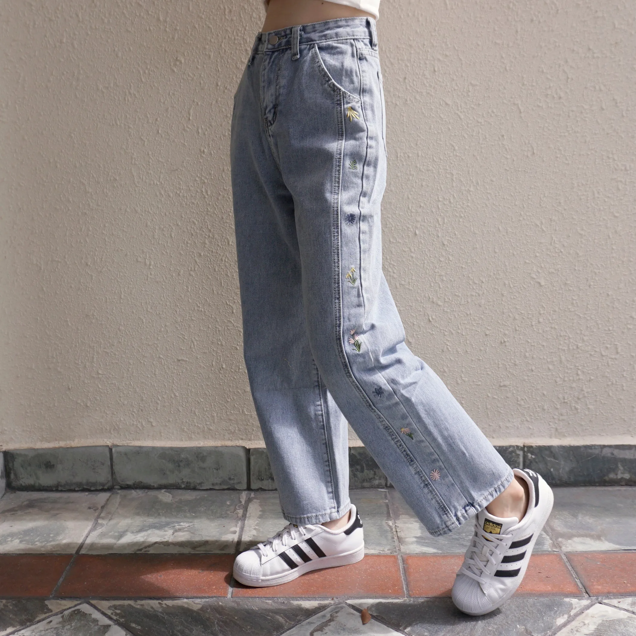 Wildflower Mom Jeans (Light Blue)