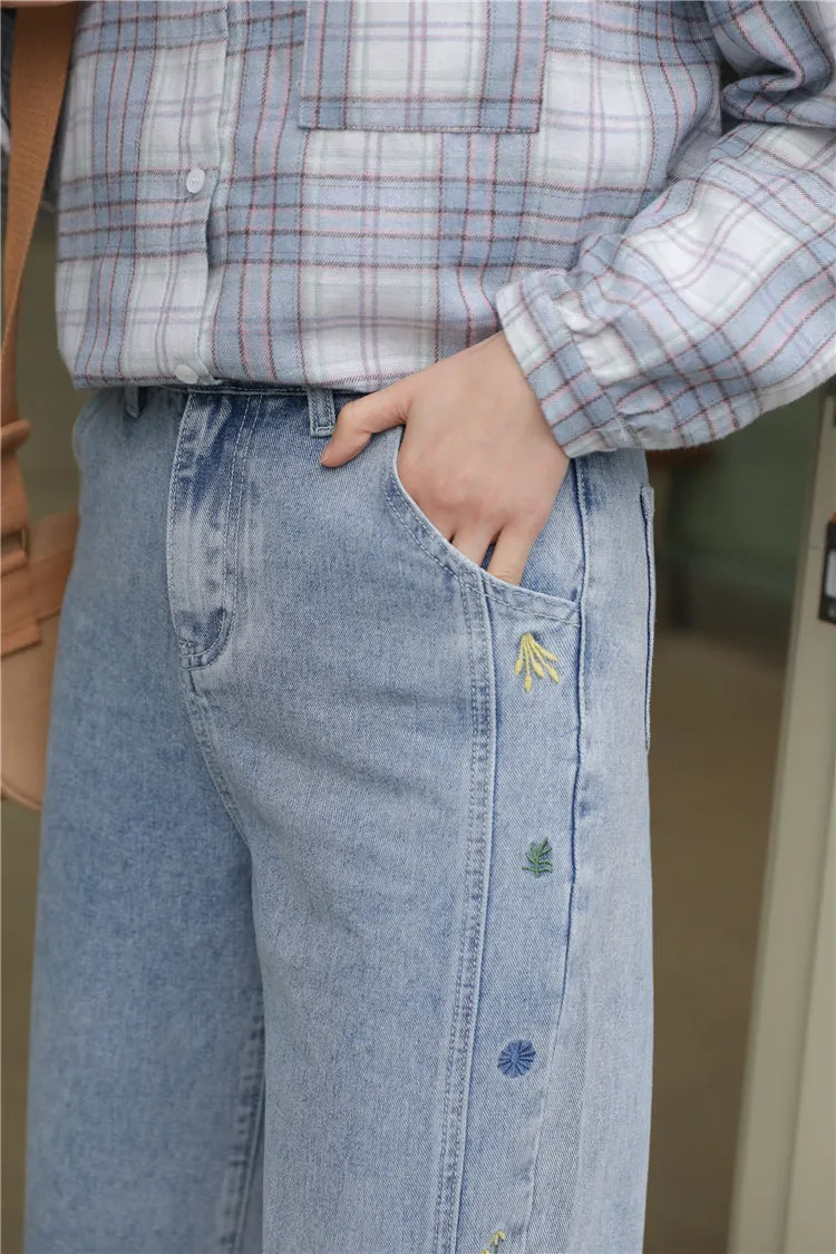 Wildflower Mom Jeans (Light Blue)