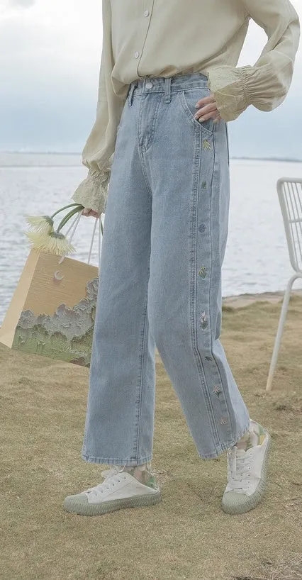 Wildflower Mom Jeans (Light Blue)