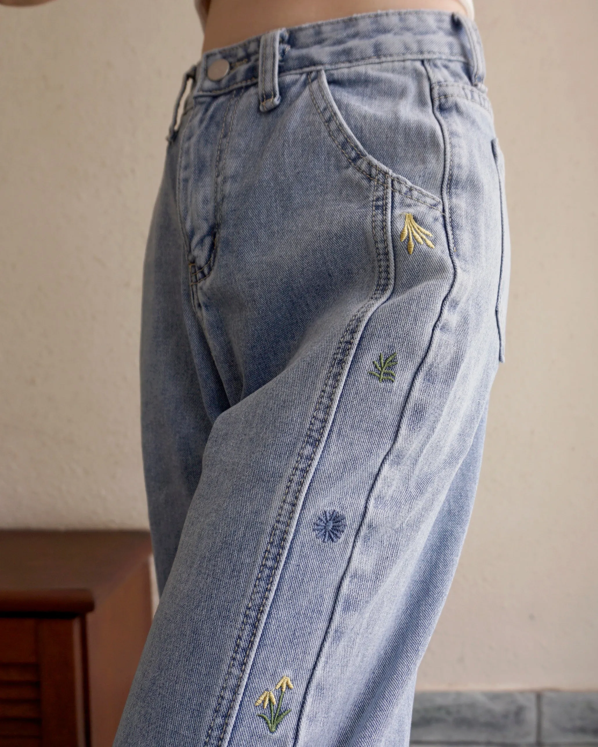 Wildflower Mom Jeans (Light Blue)