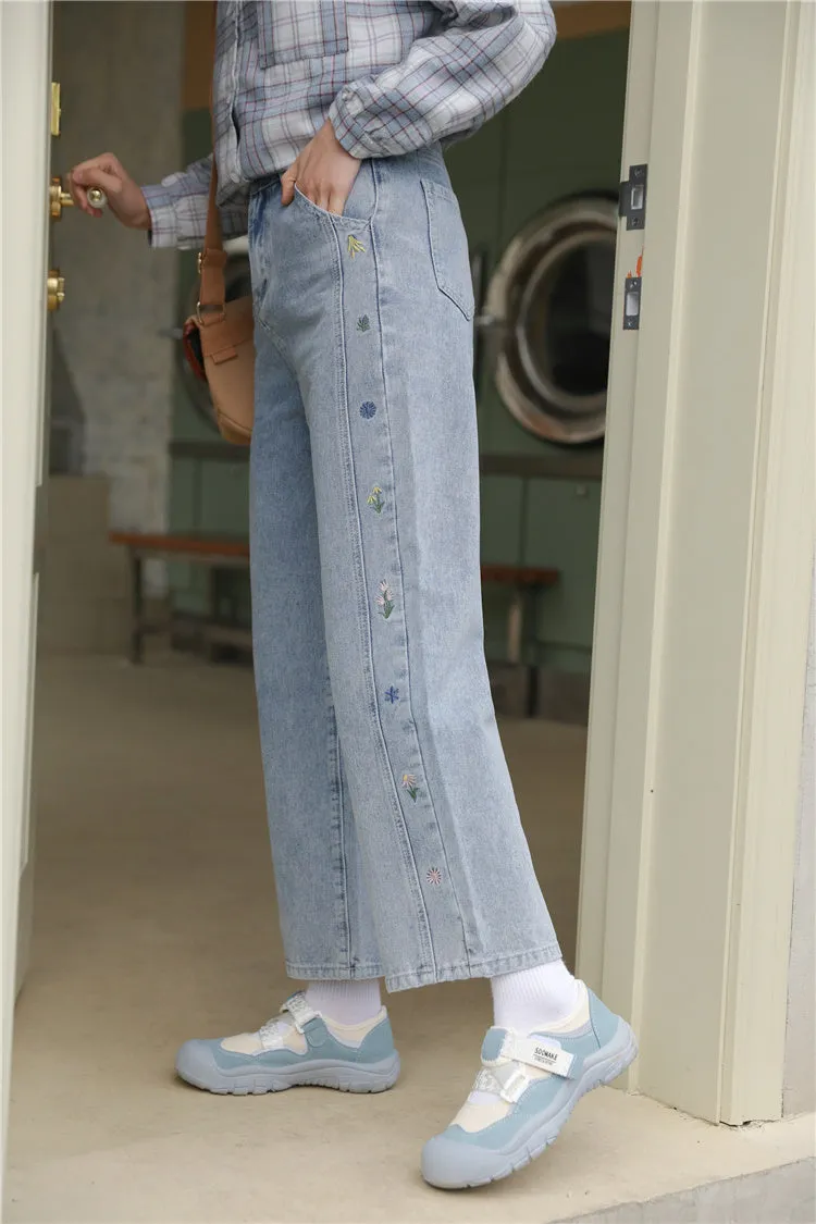 Wildflower Mom Jeans (Light Blue)
