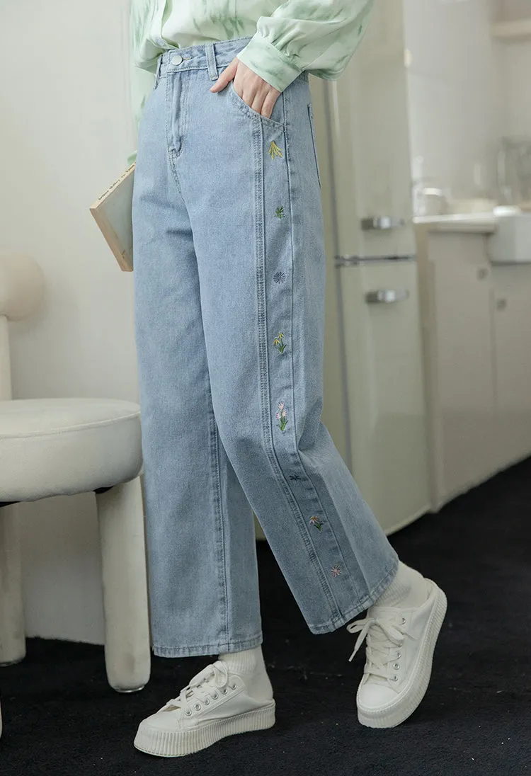 Wildflower Mom Jeans (Light Blue)